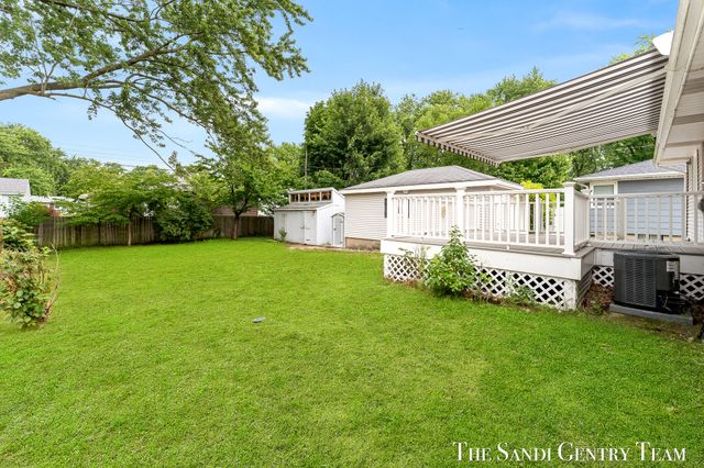 1015 Taylor Avenue, Grand Haven, MI 49417