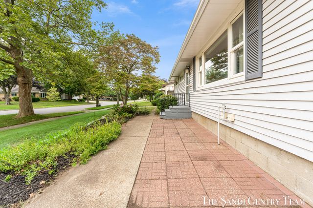 1015 Taylor Avenue, Grand Haven, MI 49417