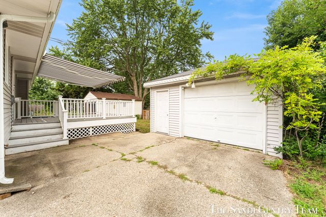 1015 Taylor Avenue, Grand Haven, MI 49417