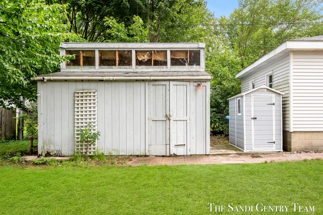 1015 Taylor Avenue, Grand Haven, MI 49417