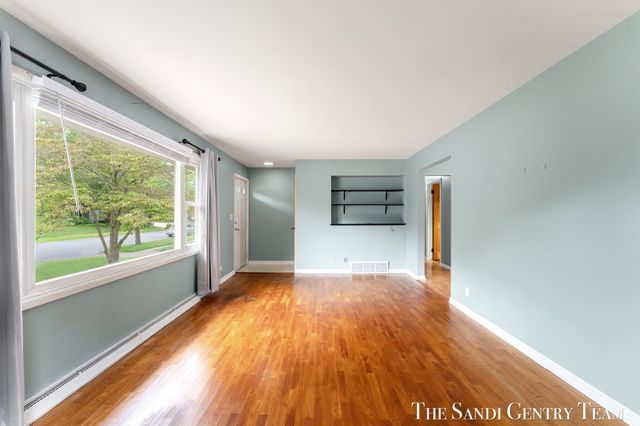 1015 Taylor Avenue, Grand Haven, MI 49417