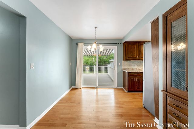 1015 Taylor Avenue, Grand Haven, MI 49417