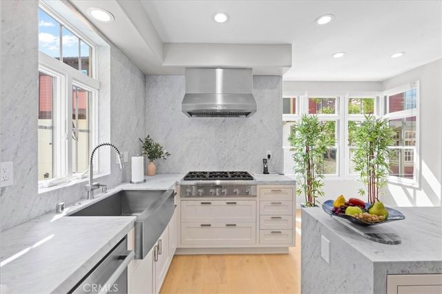2534 Bungalow Place, Corona Del Mar, CA 92625