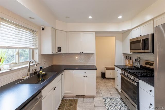2857 Sherbourne Drive, Troy, MI 48083