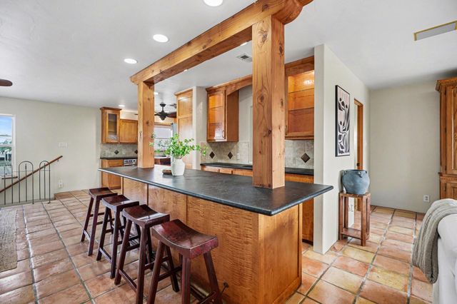 557 Pompano Street, Bayou Vista, TX 77563