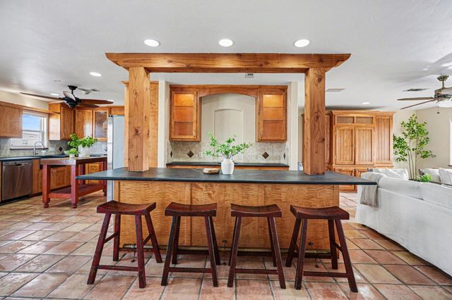 557 Pompano Street, Bayou Vista, TX 77563