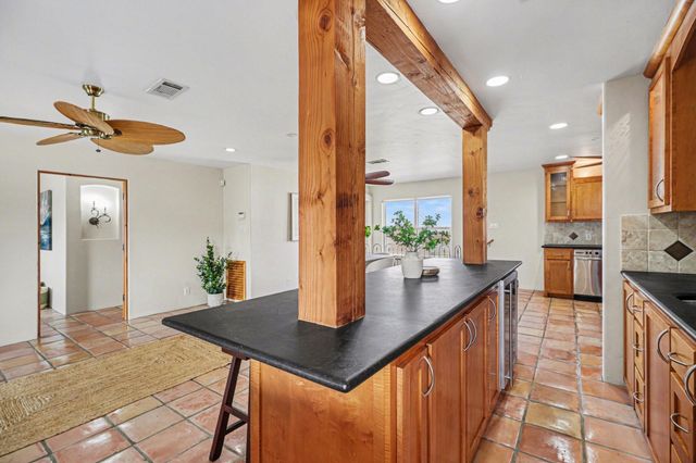 557 Pompano Street, Bayou Vista, TX 77563