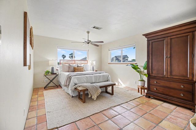 557 Pompano Street, Bayou Vista, TX 77563