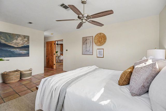 557 Pompano Street, Bayou Vista, TX 77563