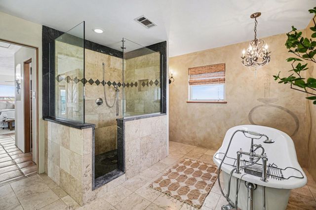 557 Pompano Street, Bayou Vista, TX 77563