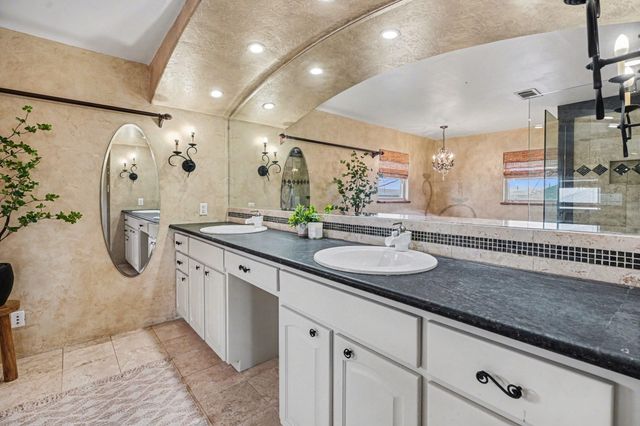 557 Pompano Street, Bayou Vista, TX 77563