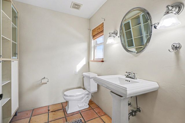 557 Pompano Street, Bayou Vista, TX 77563