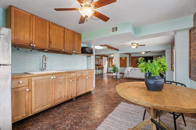 557 Pompano Street, Bayou Vista, TX 77563