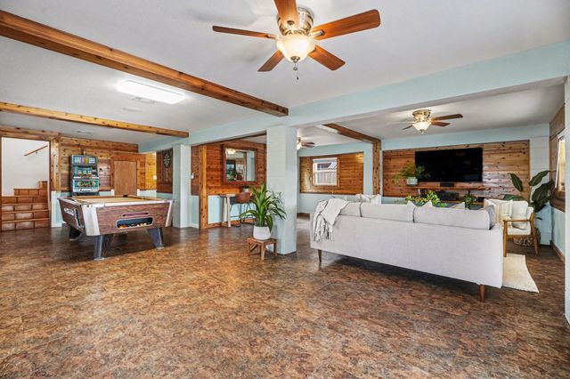 557 Pompano Street, Bayou Vista, TX 77563