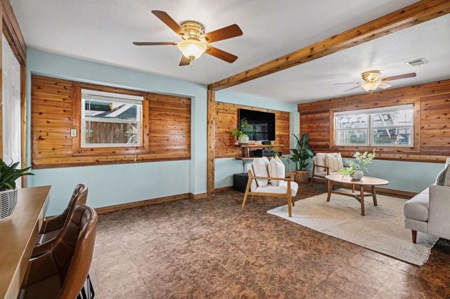 557 Pompano Street, Bayou Vista, TX 77563