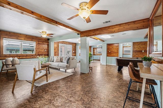 557 Pompano Street, Bayou Vista, TX 77563