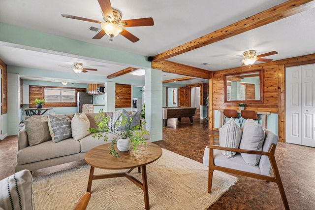 557 Pompano Street, Bayou Vista, TX 77563