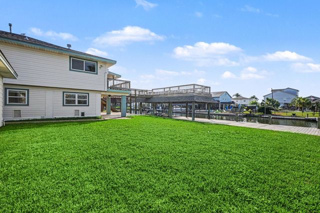 557 Pompano Street, Bayou Vista, TX 77563