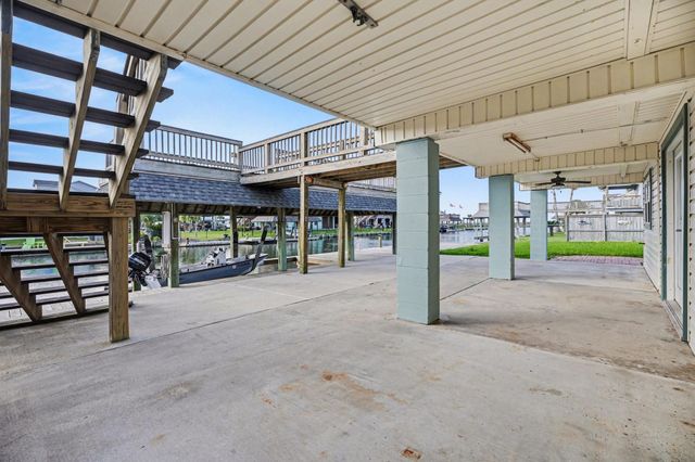 557 Pompano Street, Bayou Vista, TX 77563