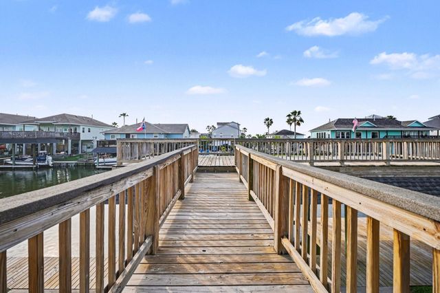 557 Pompano Street, Bayou Vista, TX 77563