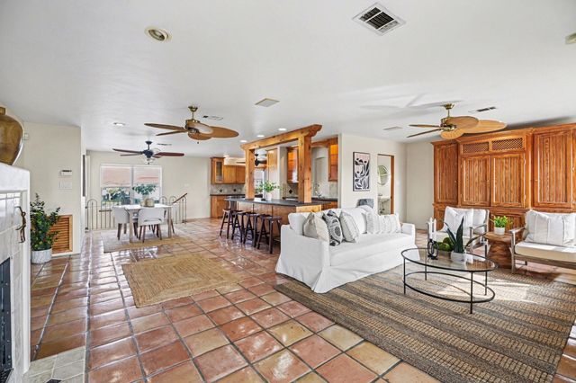 557 Pompano Street, Bayou Vista, TX 77563