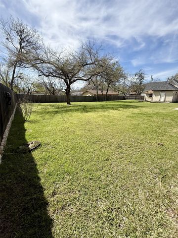 306 Edna Street, Weatherford, TX 76086