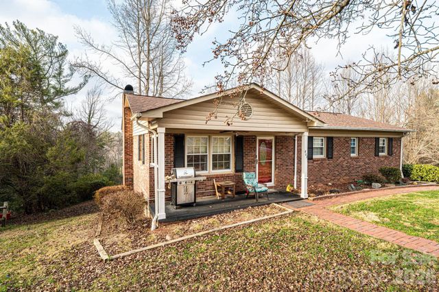 802 Woodbine Place NE, Lenoir, NC 28645