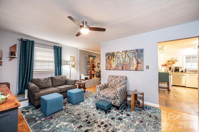 802 Woodbine Place NE, Lenoir, NC 28645