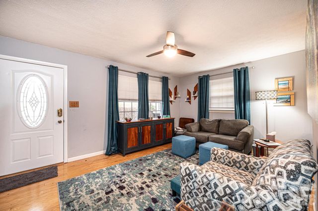 802 Woodbine Place NE, Lenoir, NC 28645