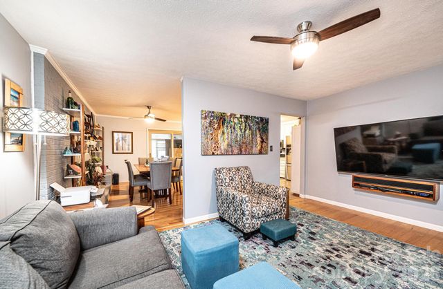 802 Woodbine Place NE, Lenoir, NC 28645