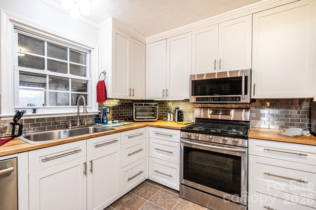 802 Woodbine Place NE, Lenoir, NC 28645