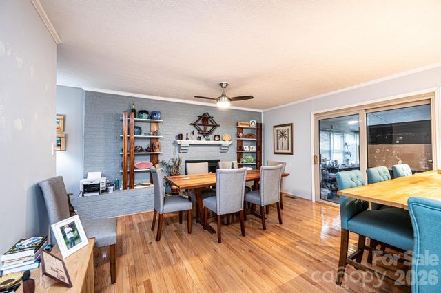 802 Woodbine Place NE, Lenoir, NC 28645