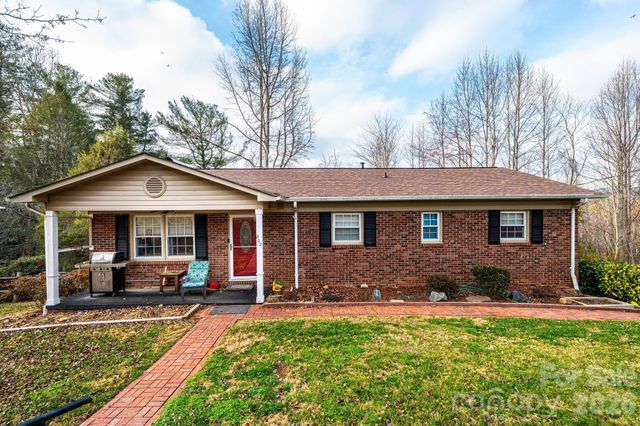 802 Woodbine Place NE, Lenoir, NC 28645