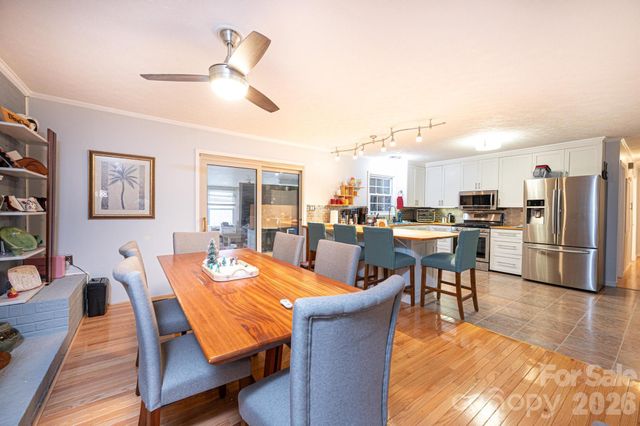 802 Woodbine Place NE, Lenoir, NC 28645