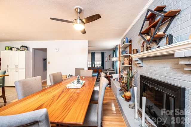 802 Woodbine Place NE, Lenoir, NC 28645