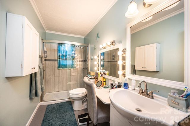 802 Woodbine Place NE, Lenoir, NC 28645