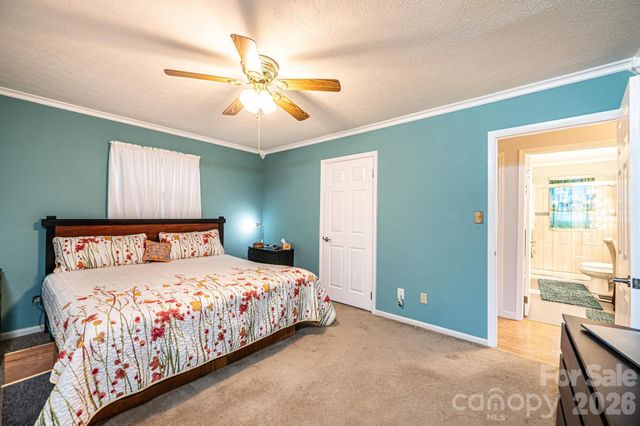 802 Woodbine Place NE, Lenoir, NC 28645