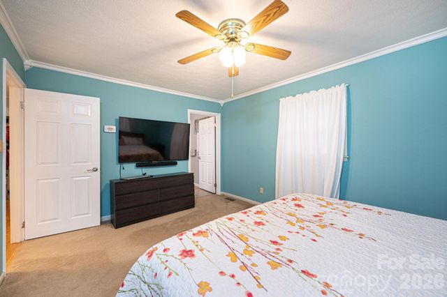 802 Woodbine Place NE, Lenoir, NC 28645