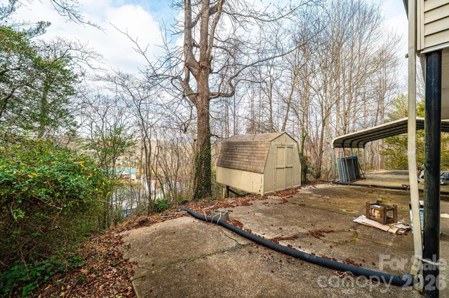 802 Woodbine Place NE, Lenoir, NC 28645