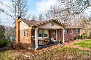 802 Woodbine Place NE, Lenoir, NC 28645