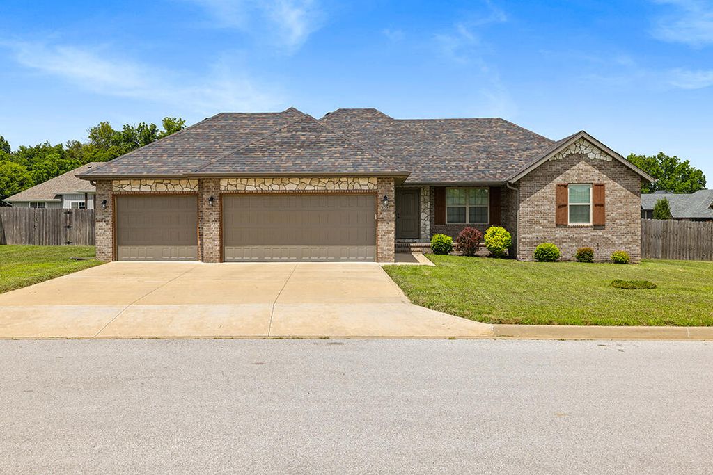 1703 East Calvary Camp Road, Republic, MO 65738