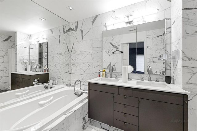 5878 Valley Forge Drive 149, Houston, TX 77057