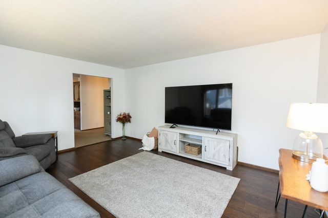 301 Nottingham Court, North Mankato, MN 56003