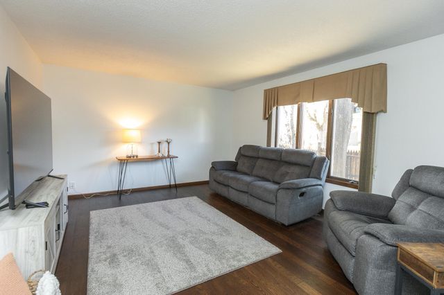 301 Nottingham Court, North Mankato, MN 56003