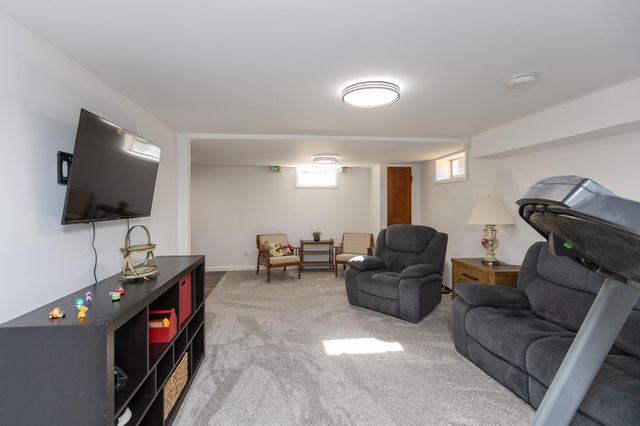 301 Nottingham Court, North Mankato, MN 56003