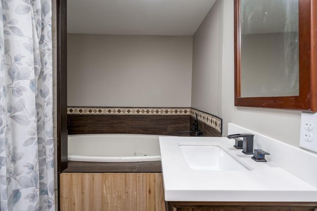 301 Nottingham Court, North Mankato, MN 56003