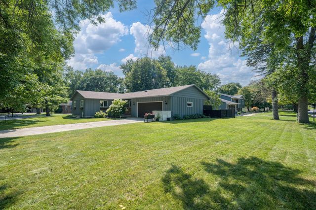 301 Nottingham Court, North Mankato, MN 56003