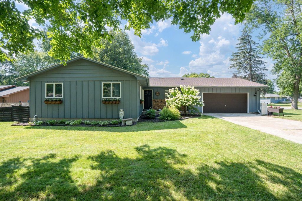 301 Nottingham Court, North Mankato, MN 56003