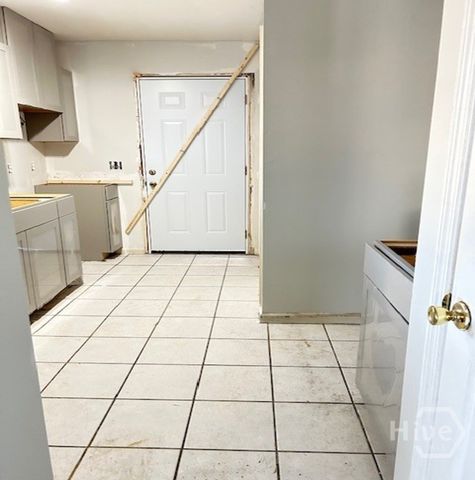 657 W 34th Street, Savannah, GA 31415