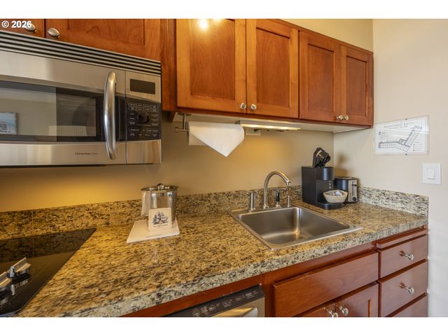 4009 Sw HIGHWAY 101 221, Lincoln City, OR 97367